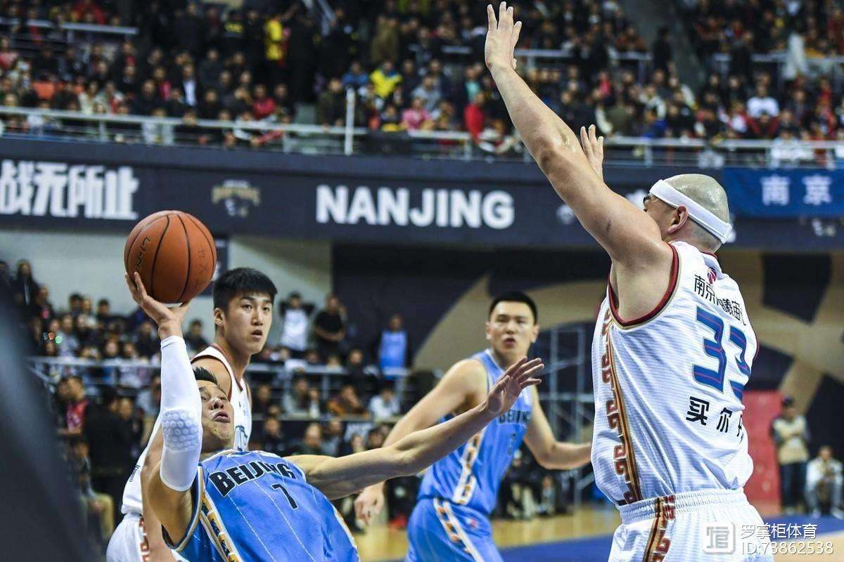 星空体育 -全明星赛赛程吃紧，阿斯顿维拉赛后回应争议，质疑声仍在，身体对抗强度拉满的简单介绍