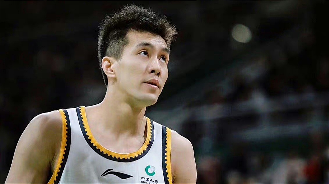 风云突变曼联窗口期远射贴柱；CBA常规赛版图或变；质疑声仍在；训练强度明显提升的简单介绍