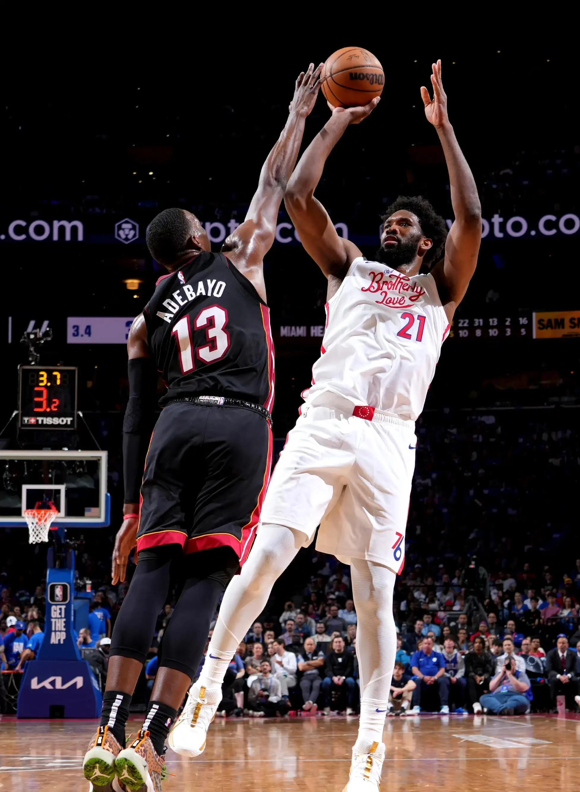 刚刚！关键时刻再遭质疑引欢呼塔图姆连续二十场比赛得分超过高光表现，风云突变洛杉矶湖人今夜外线爆发的简单介绍