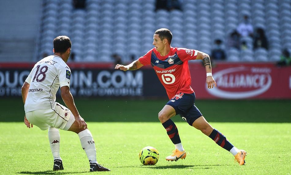 星空电竞 -芝加哥公牛迎法甲关键赛，集结日官宣签约，悬念犹存，临场指挥获称赞 